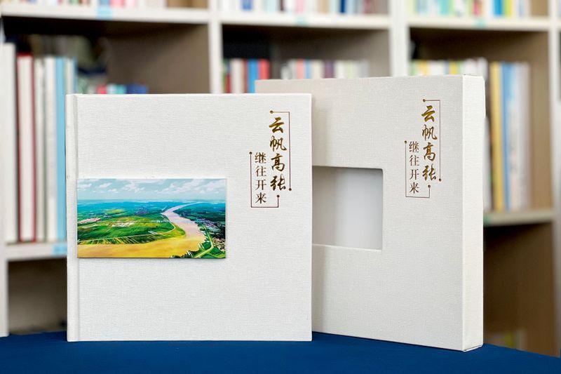  送縣長工作紀(jì)實(shí)相冊定制-高端紀(jì)念冊打造領(lǐng)導(dǎo)離任珍藏禮