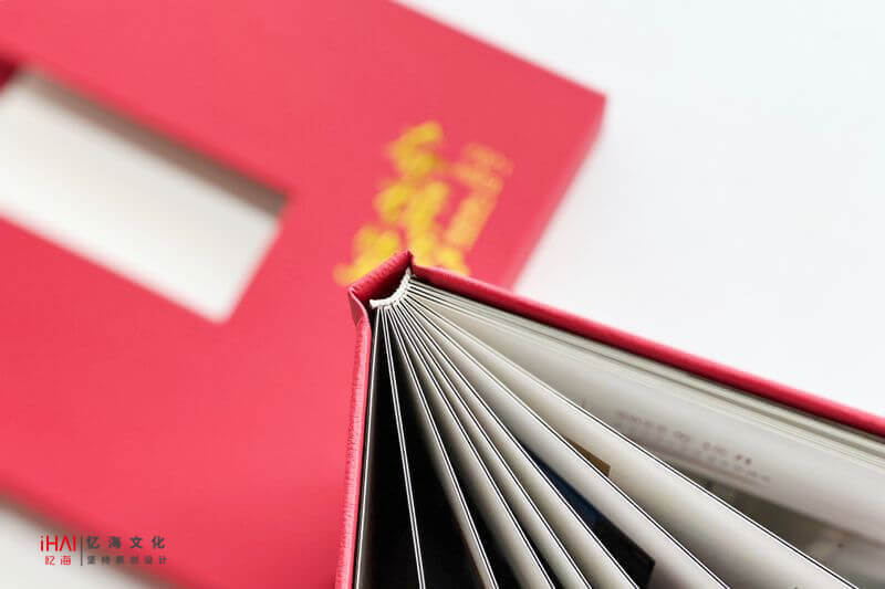 定制一本領(lǐng)導(dǎo)工作紀實相冊